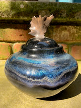 Load image into Gallery viewer, Pet Urn With Eternal Flame
