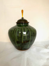 Load image into Gallery viewer, Urn in Green
